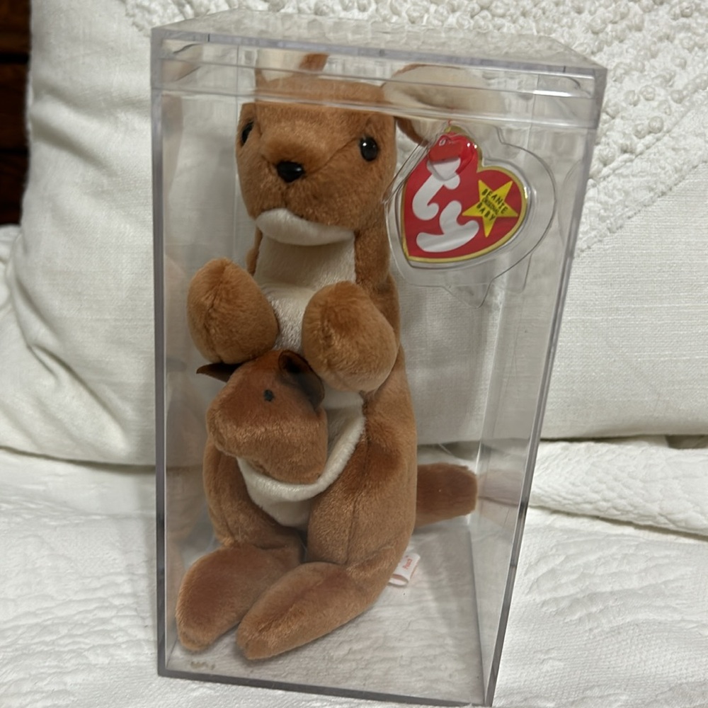 Ty Beanie Baby Pouch The Kangaroo Stuffed Animal RARE 1996, tag No 410